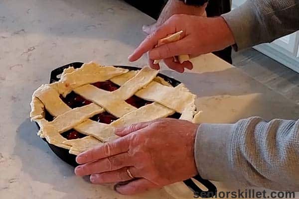 Placing lattice on the top of pie