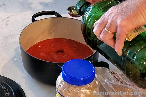 Adding olive oil to sauce