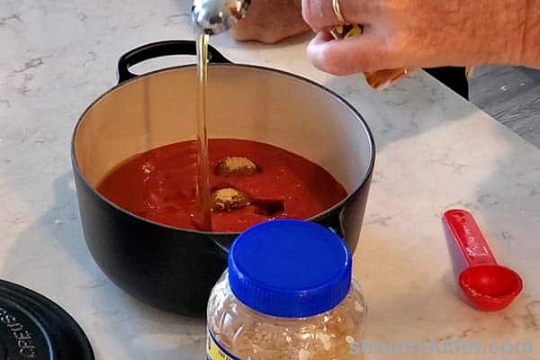 Adding honey to sauce