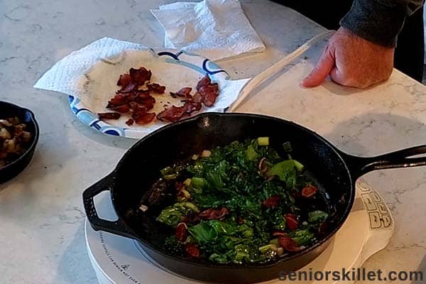 Adding bacon to lettuce